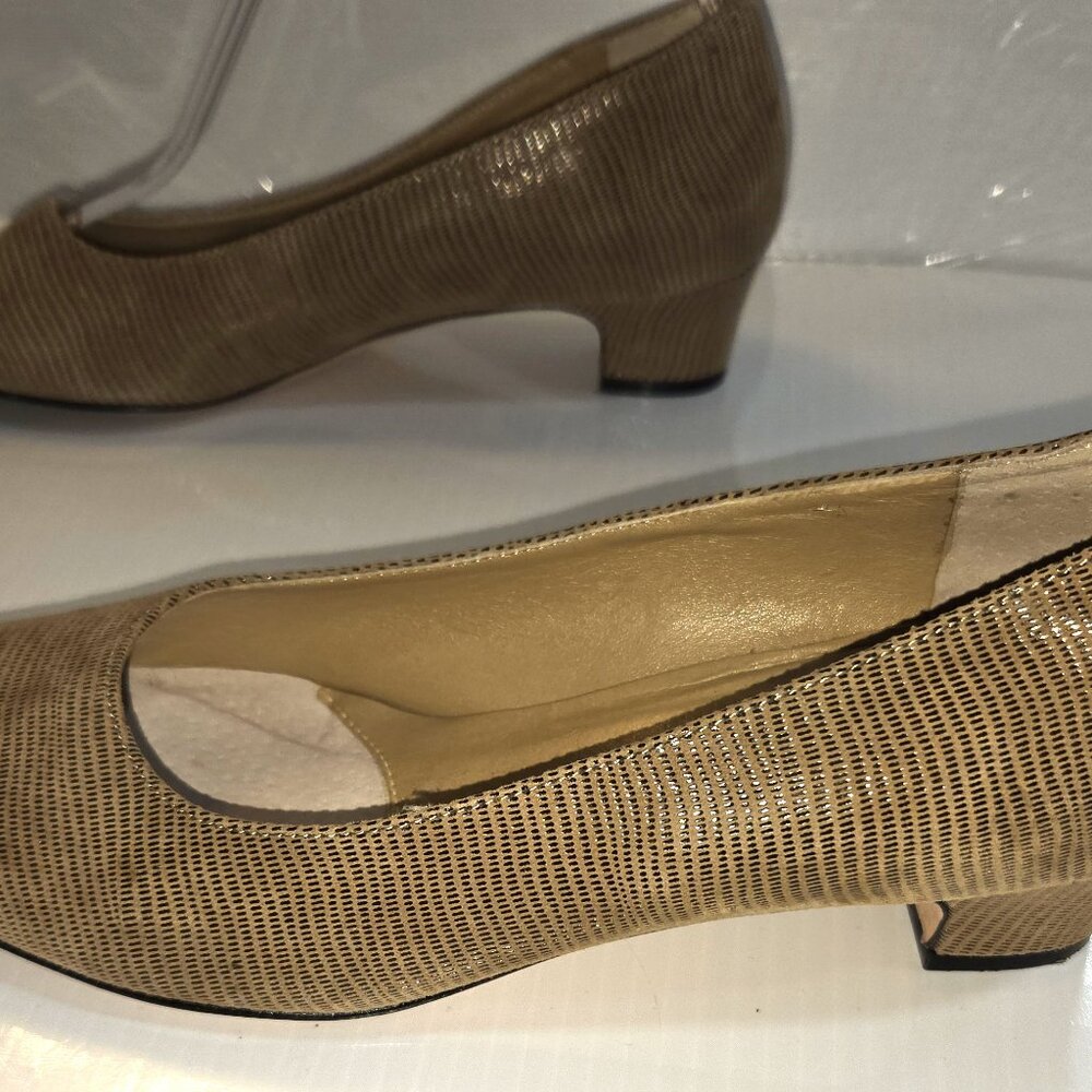 Vaneli Astyr Women's Shell Mercury Low Block Heel Classic Pumps Size 7M